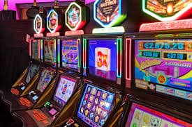 Papan peringkat turnamen menampilkan skor peserta secara real-time Papan peringkat turnamen Dream Number